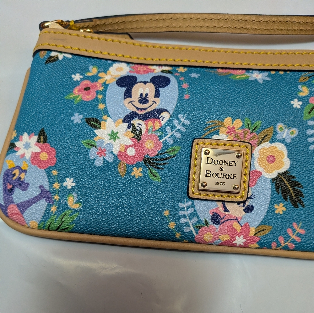 Disney Dooney & Bourke Epcot Flower and Garden 2016 Festival Wristlet. - Picture 3 of 10